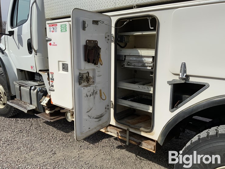 2015-freightliner-m2-106-image-20