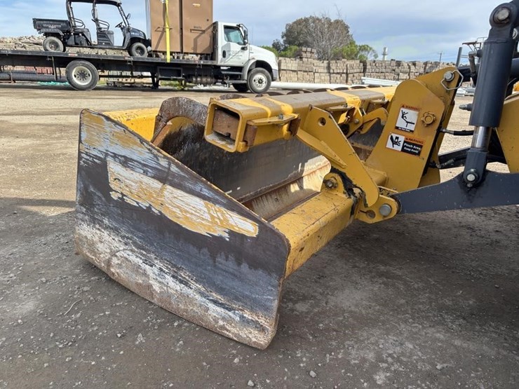 2019-deere-210lep-image-13