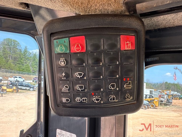 2016-deere-650k-lgp-image-24