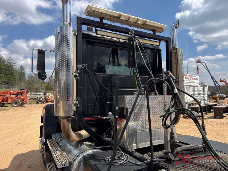 2001-mack-ch613-image-12