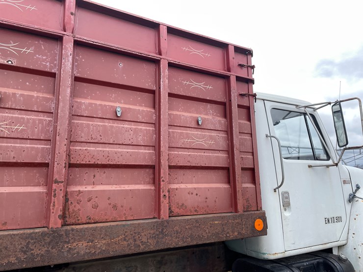 #113-•-1982-international-1754-single-axle-grain-truck-(has-wi-title)-image-23