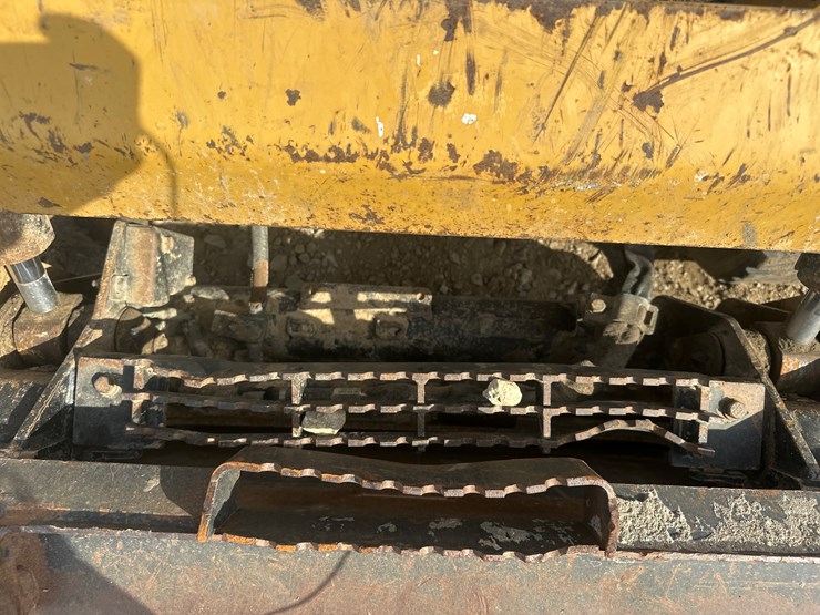 2017-caterpillar-239d-image-26