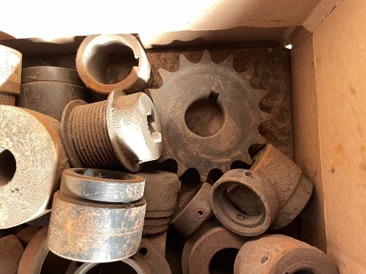 #2523-•-box-of-weld-on-hubs-image-7