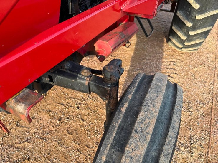 1985-case-ih-2250-image-36