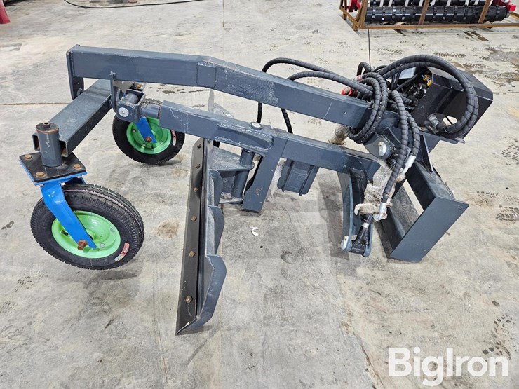 2025-massey-ferguson-730-image-8