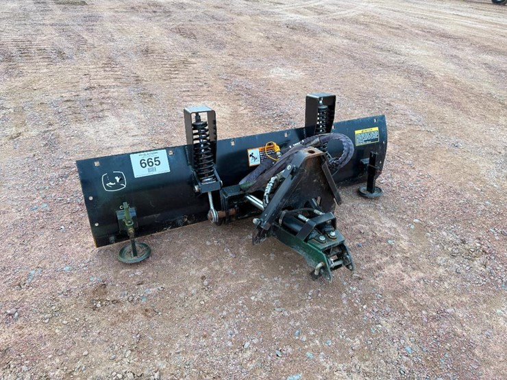 2019-john-deere-3033r-image-4