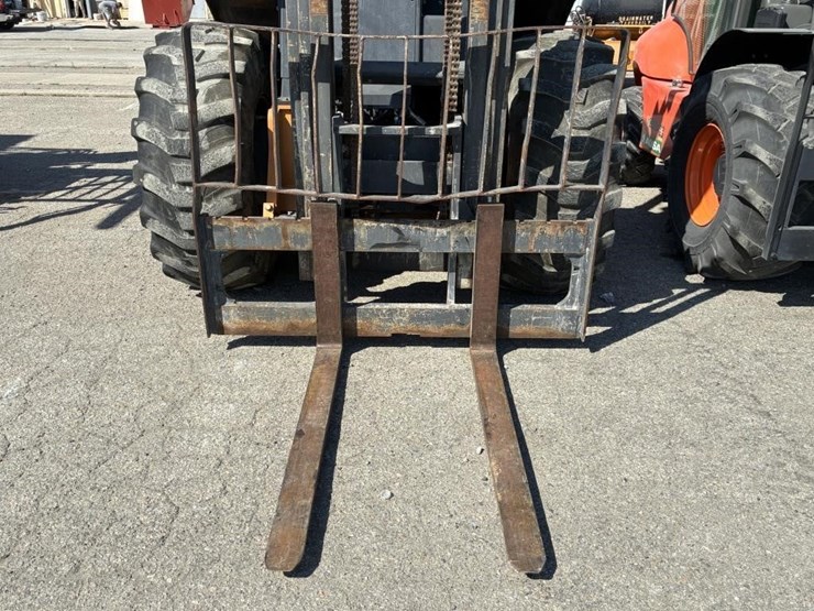 2015-case-586h-image-7