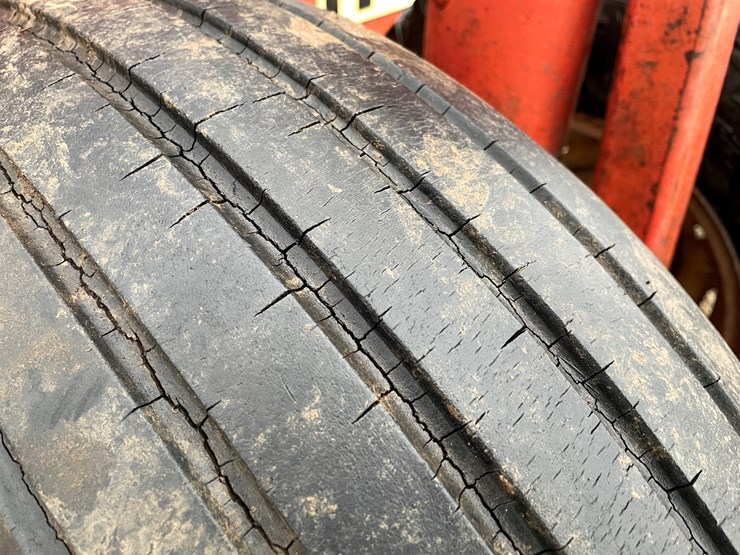 #118-•-h&s-20'-feeder-wagon-image-12