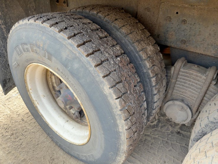 1983-mack-rd685s-image-14