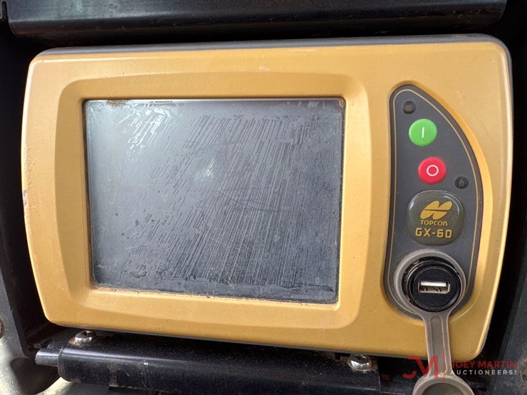 2016-deere-650k-lgp-image-26