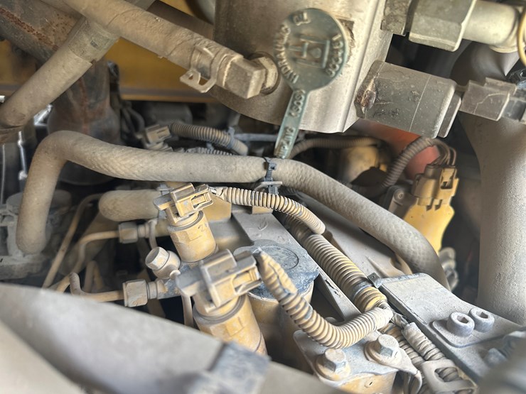 2017-caterpillar-239d-image-45