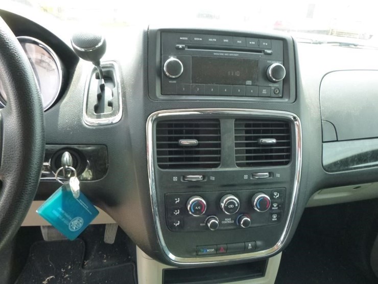 2014-dodge-grand-caravan-image-17