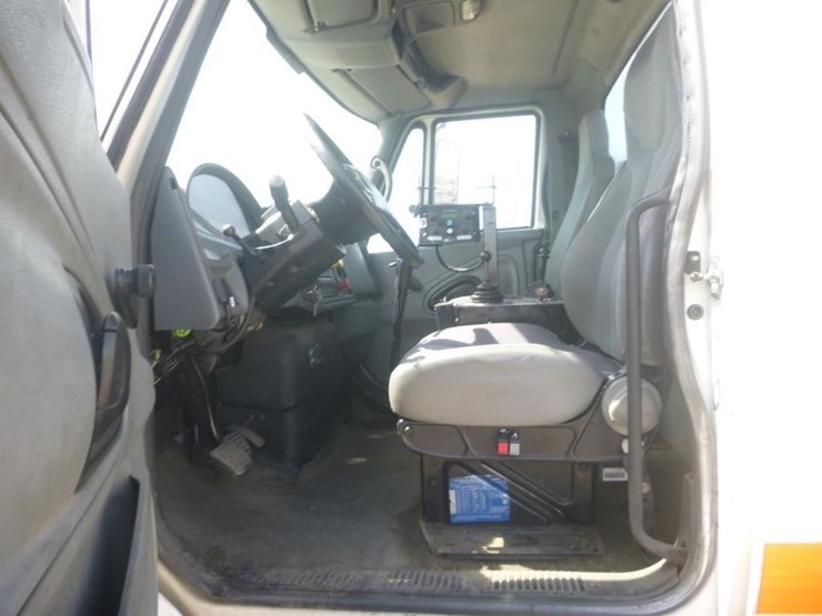 2004-international-7400-image-10