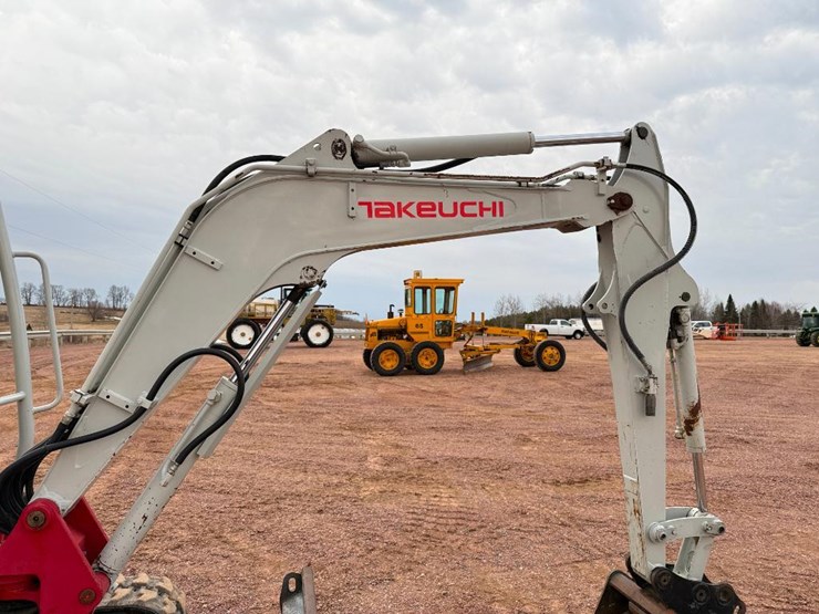 takeuchi-tb235-2-image-30
