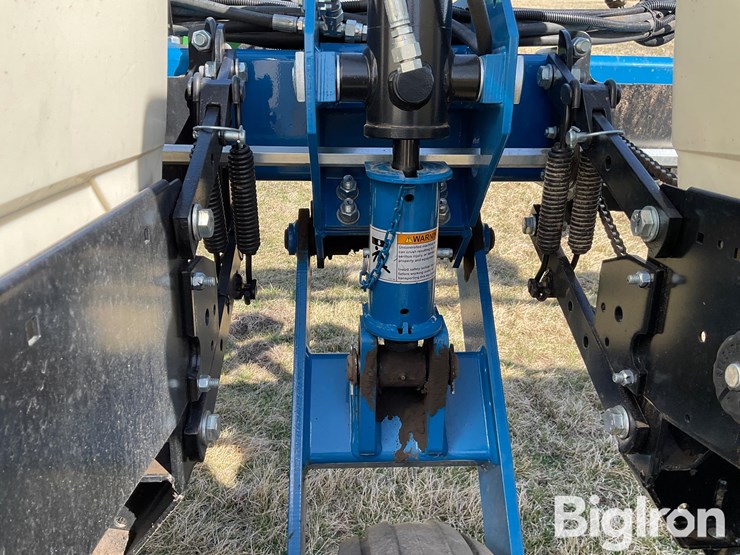 2019-kinze-3200-image-17