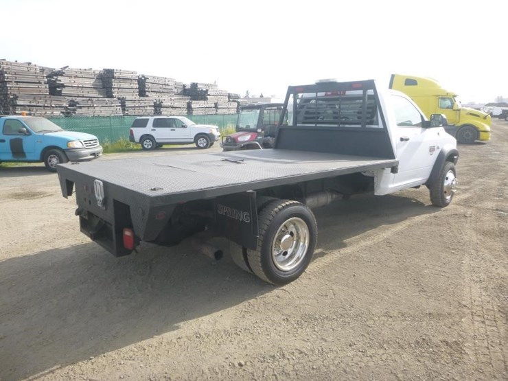 2011-dodge-ram-5500-image-3