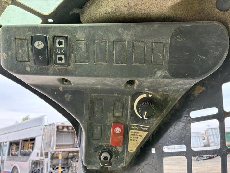 2018-deere-317g-image-14