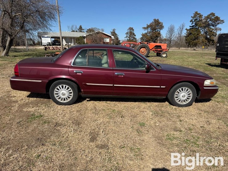 2007-mercury-grand-marquis-ls-4-door-sedan-image-4