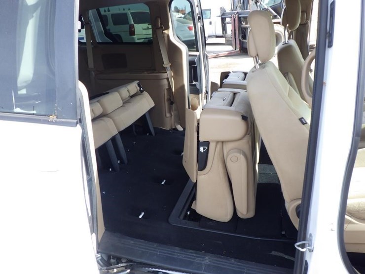 2015-dodge-grand-caravan-image-8