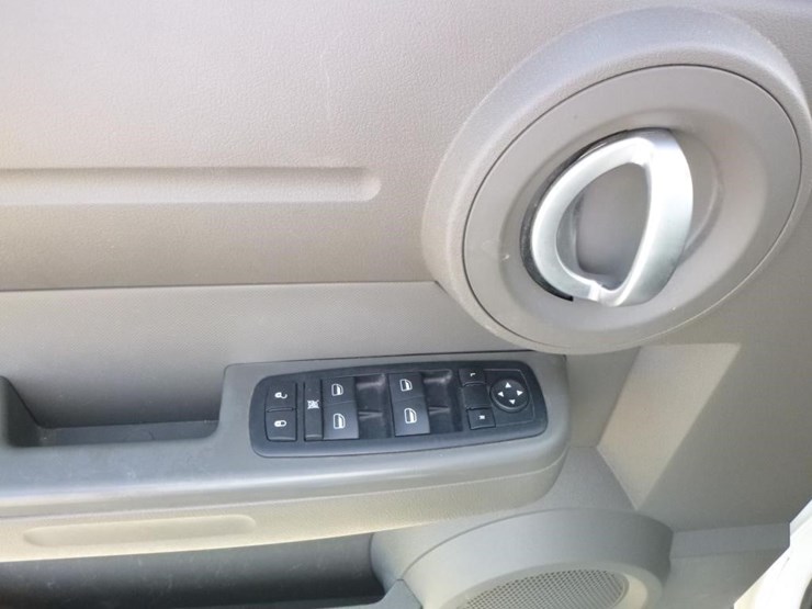 2008-dodge-nitro-image-18