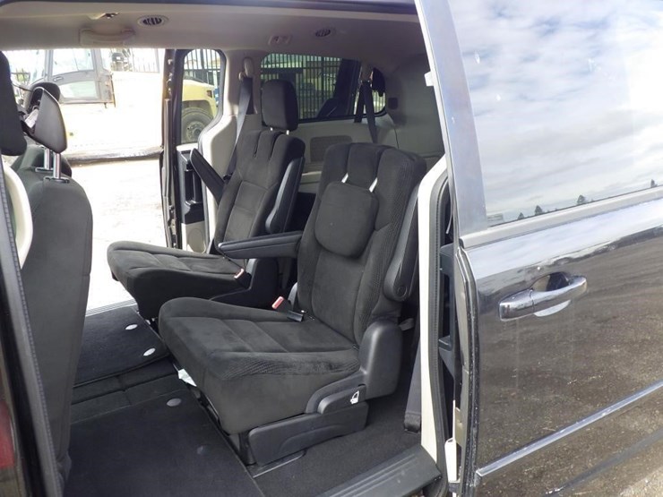 2016-dodge-grand-caravan-image-7