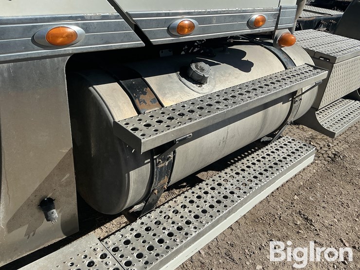 2017-freightliner-coronado-132-image-19