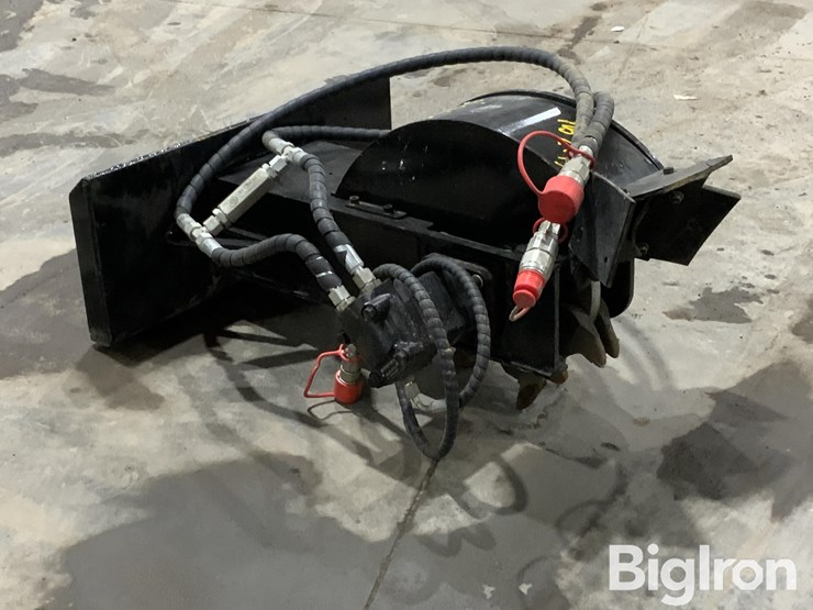 2025-massey-ferguson-730-image-3