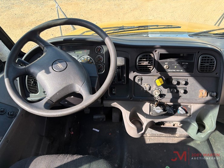 2008-thomas-saf-t-liner-c2-image-16