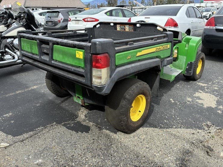 2017-john-deere-gator-image-3