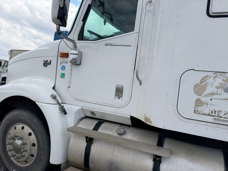 2002-international-9200i-image-30