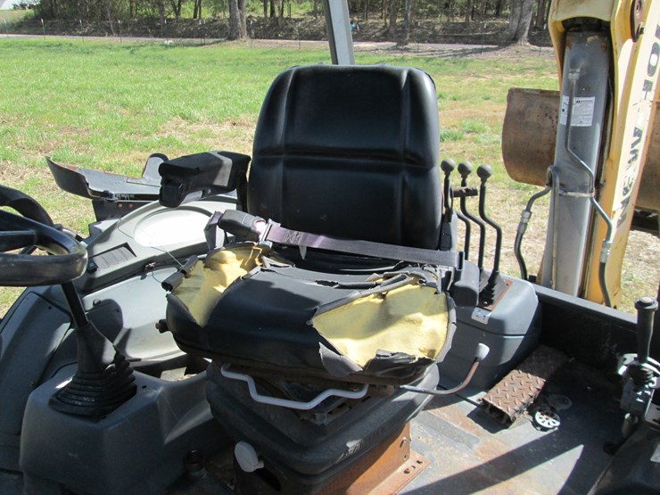 new-holland-b95b-image-35