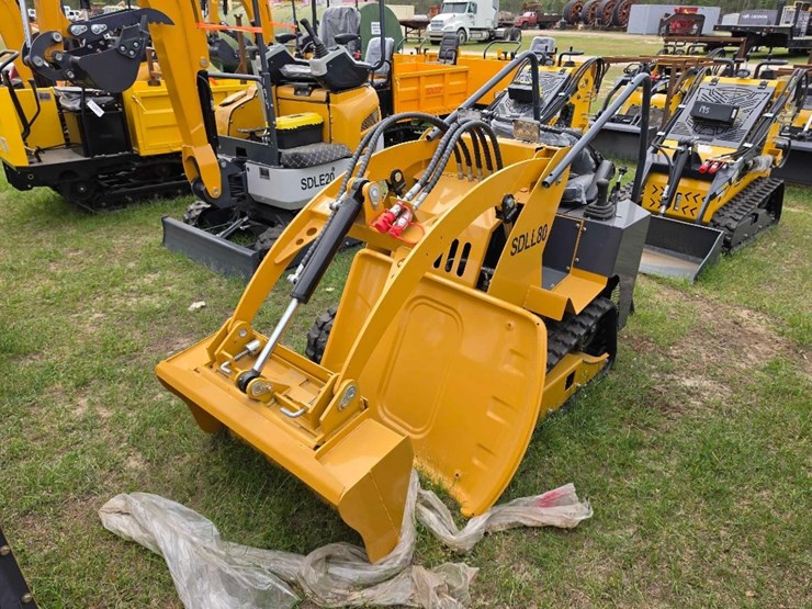 --absolute---new---ride-on-mini-skid-image-1