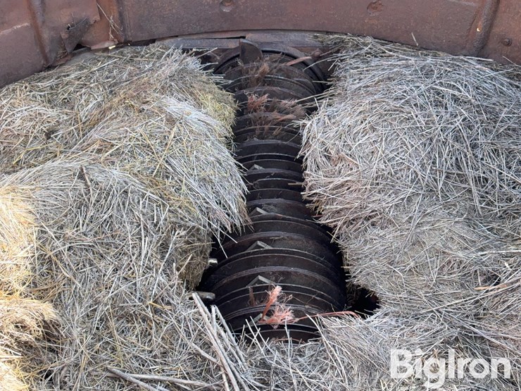 farmhand-900a-tub-grinder-image-16