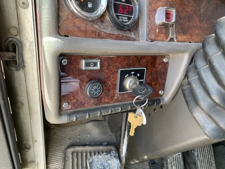 2007-kenworth-t300-image-39