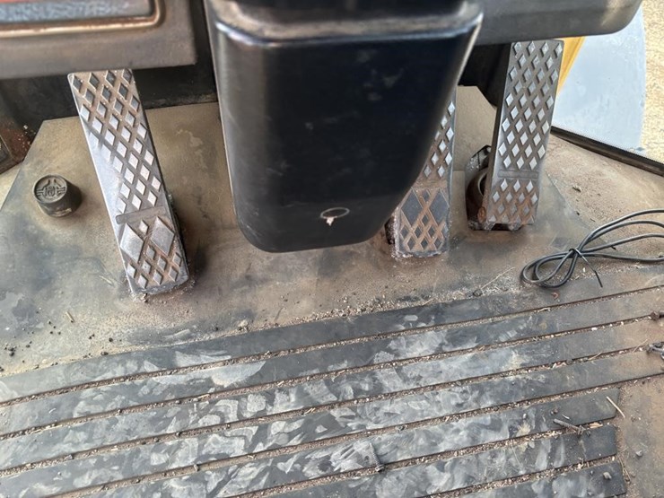 2005-deere-624j-image-41