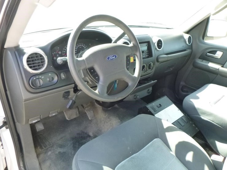 2003-ford-expedition-image-12