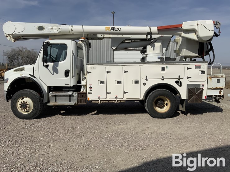 2010-freightliner-m2-106-image-8