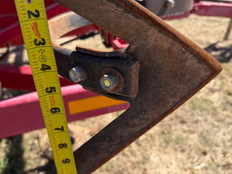 2012-sunflower-5055-field-cultivator-image-16