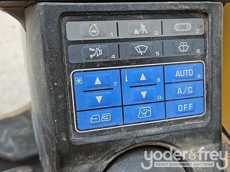 2016-komatsu-pc210-lc-11-image-38