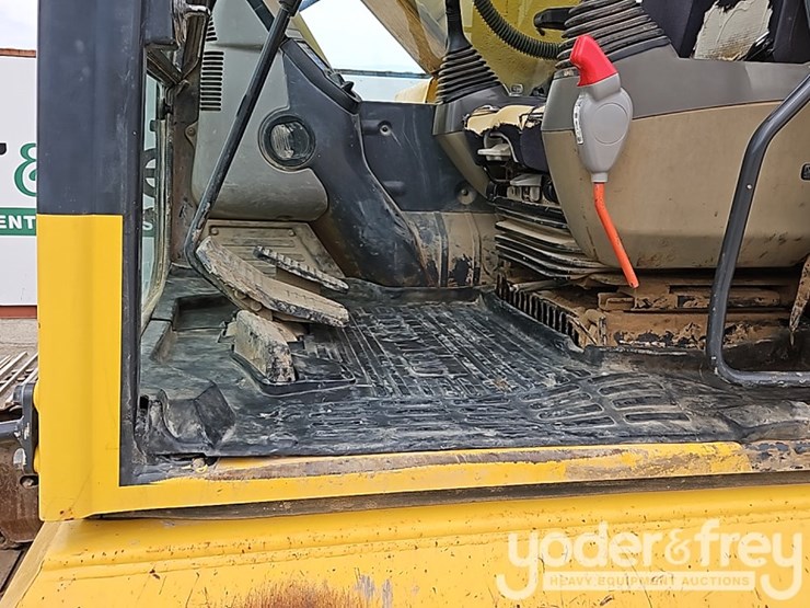 2016-komatsu-pc210-lc-11-image-23