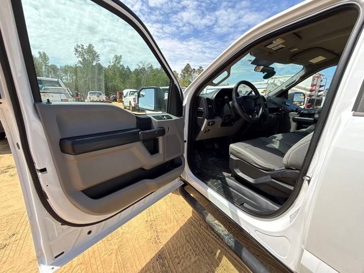 2015-ford-f150-xl-image-11