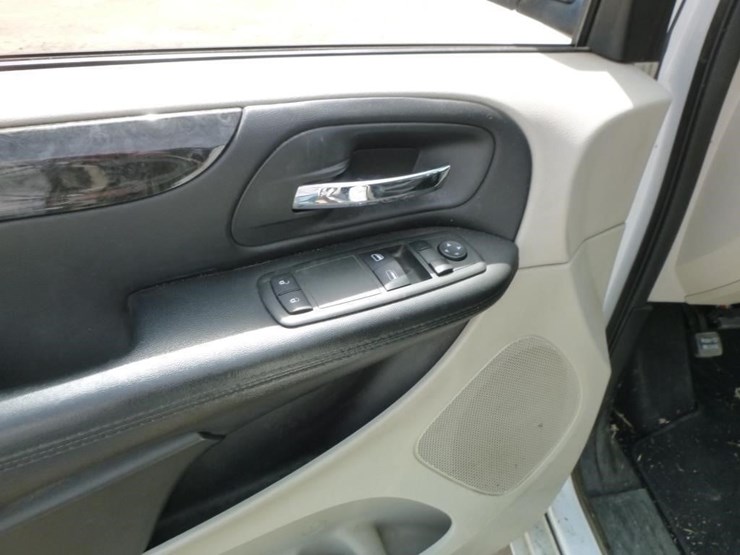 2014-dodge-grand-caravan-image-22