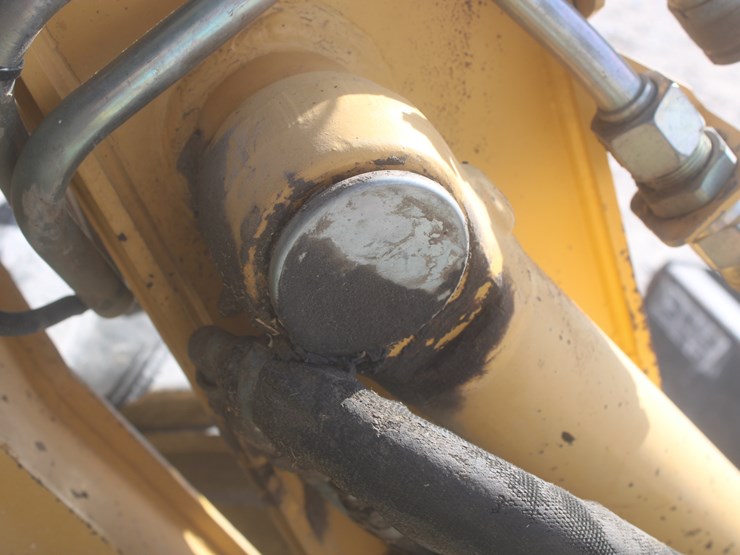 john-deere-325-image-40