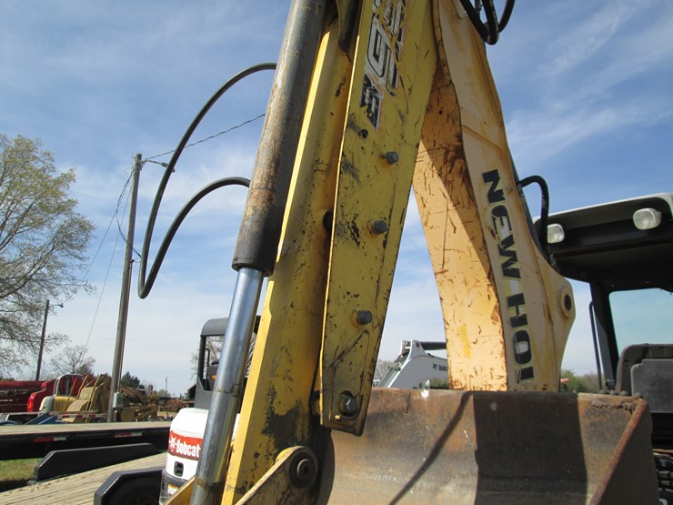 new-holland-b95b-image-11