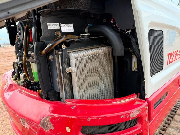 takeuchi-tb235-2-image-38