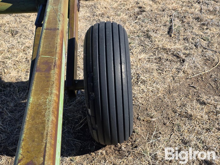 john-deere-330-image-19