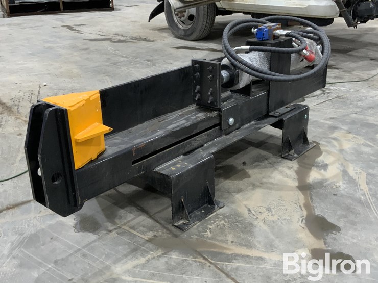 2025-massey-ferguson-730-image-3