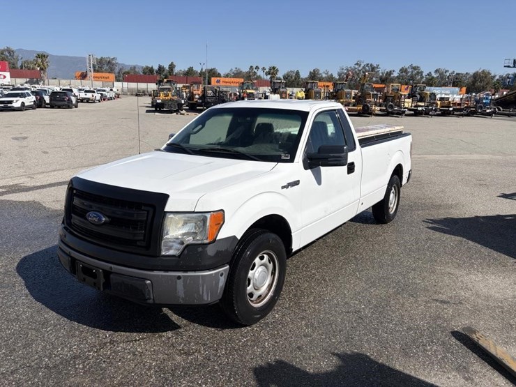 2013-ford-f150-xl-image-1