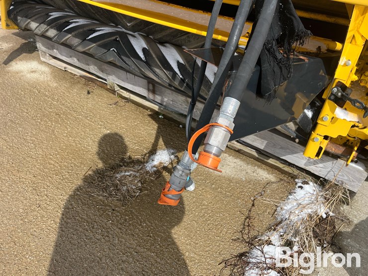 2014-new-holland-720hd-image-11