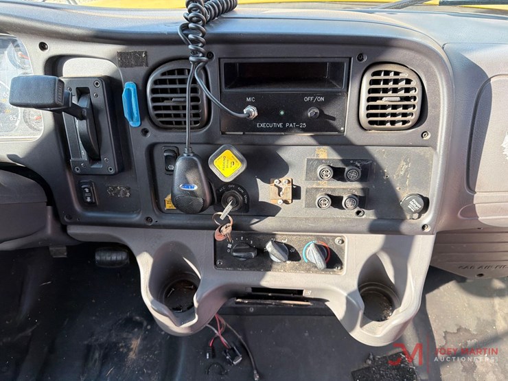 2008-thomas-saf-t-liner-c2-image-15